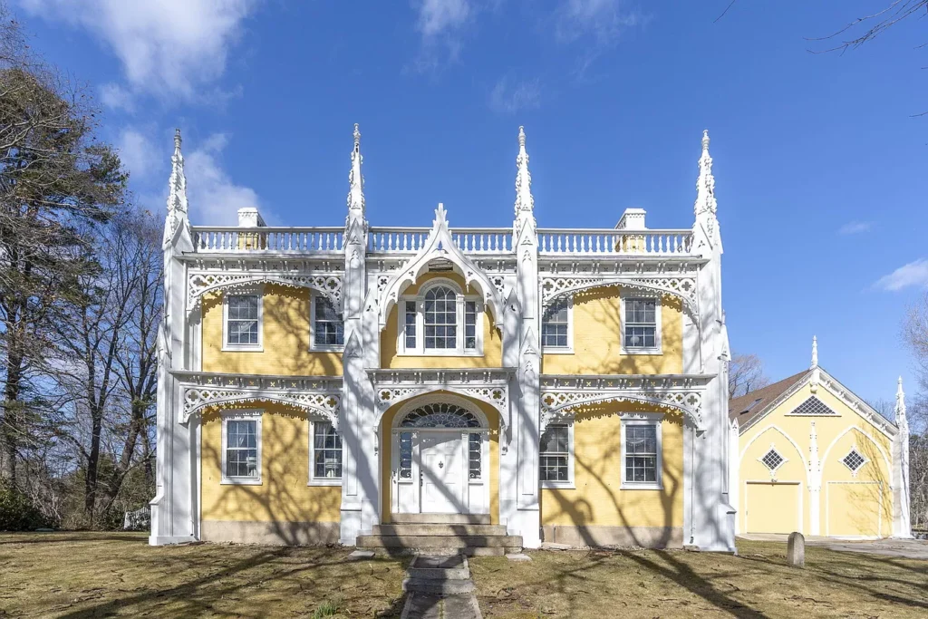 Iconic 1825 “Wedding Cake House” in Kennebukk, Maine