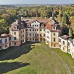 Abandoned Hořín Chateau | History of this place its stunning.