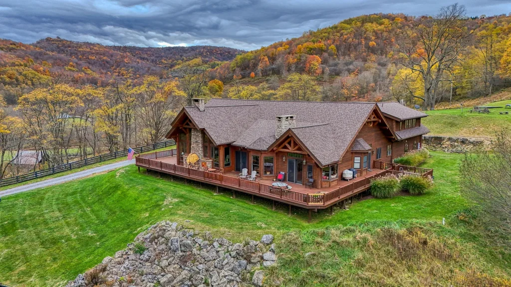 Private Luxury Estate on 216 Picturesque Acres