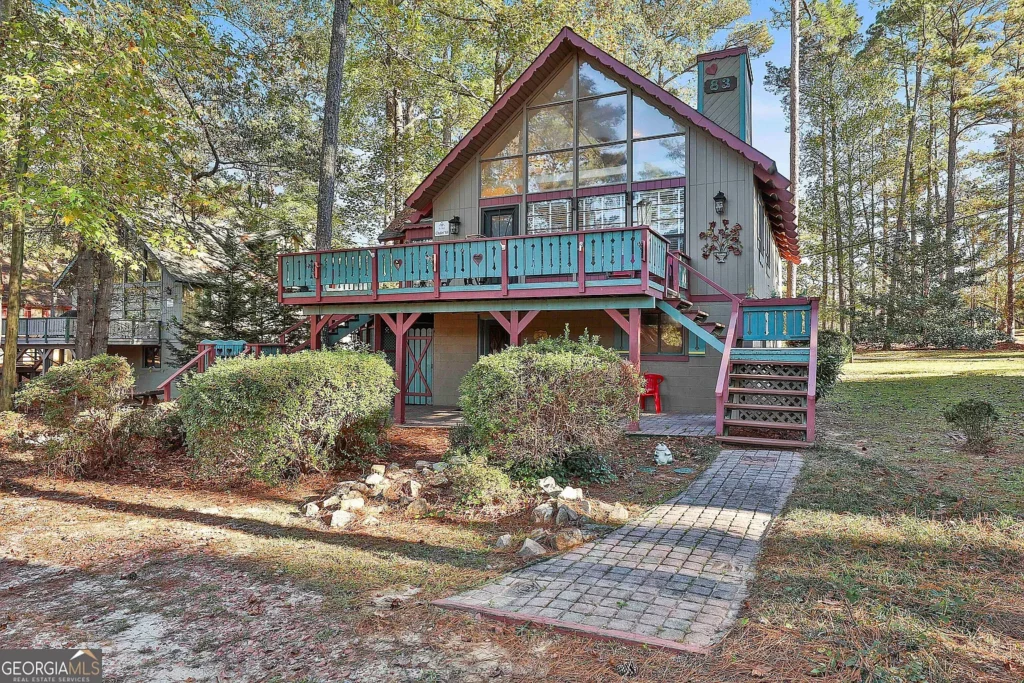 Lovely Chalet Retreat with a View of the Lake. $140,000