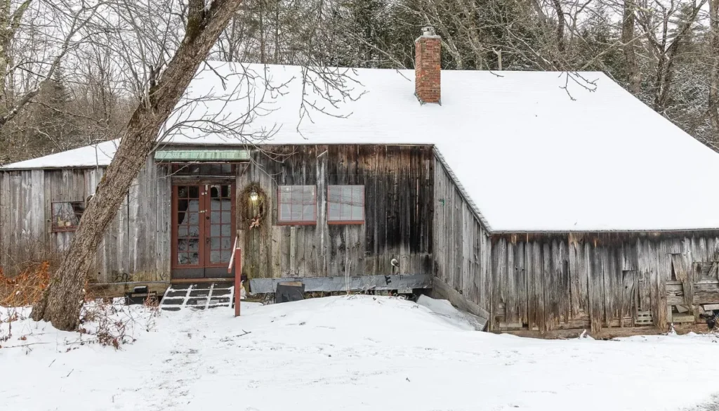 New Hampshire’s Riverside structure! utilized as a workshop at the moment. $100,000