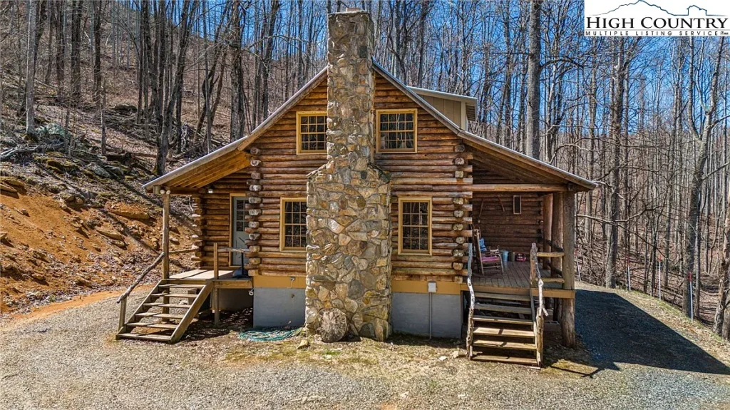 39-Acre Log Cabin Retreat with Mountain Views, North Carolina