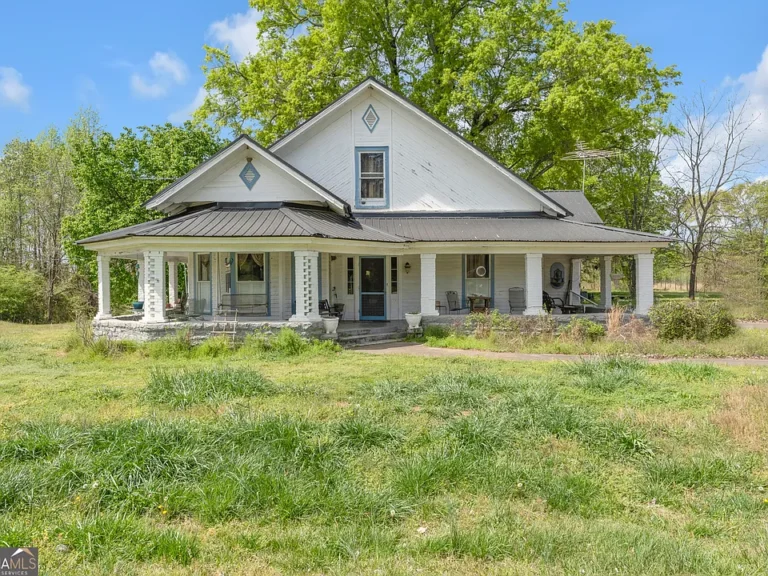 Pretty pine floors! C. 1920 in Georgia. $225,000.