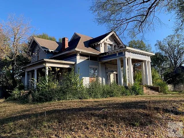 Check out those ceilings! National Register of Historic Places in Arkansas. $149,900.