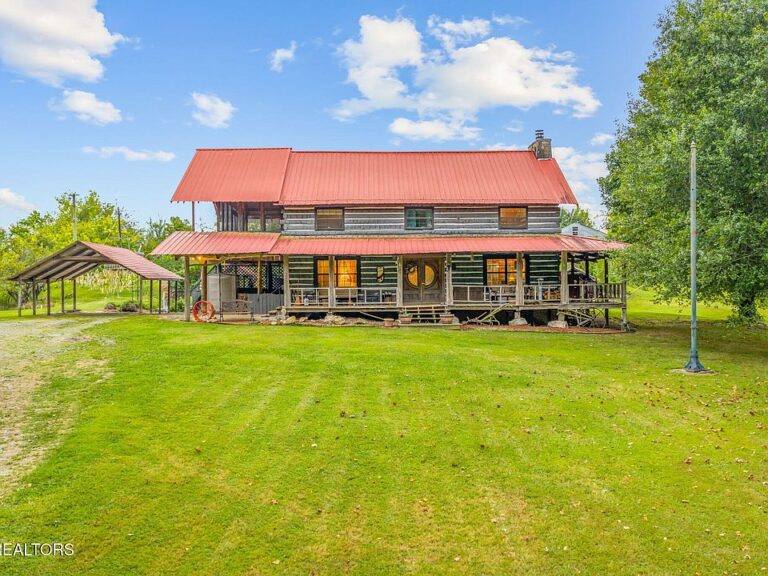 Beautiful log cabin! Saltwater pool and a workshop in Sweetwater. $620,000.
