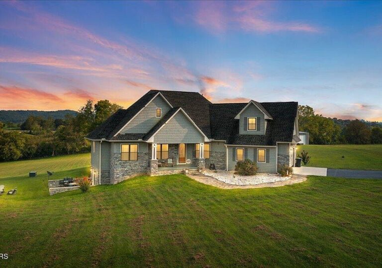 Great mountain getaway! 5 full baths on 6.59 acres in TN. $1,150,000.