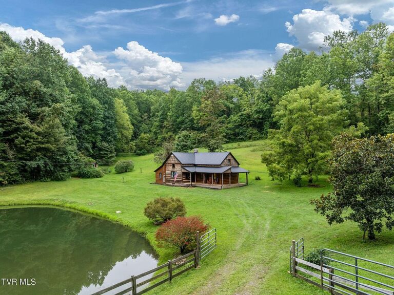 Pretty mountain setting! Private retreat with a 16ft deep pond in Tennessee. $700,000.