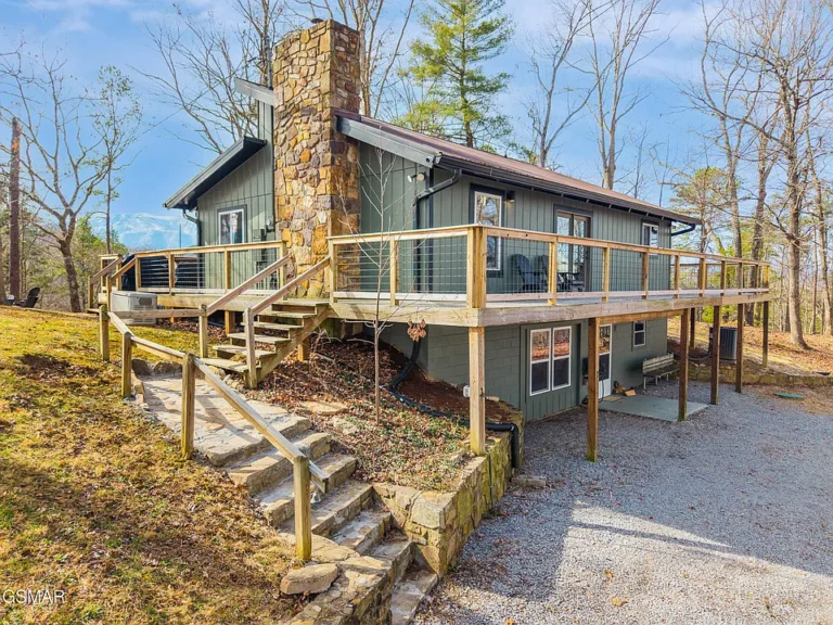 Check out those views!! Over 7 mountaintop acres in Tennessee. $995,000.