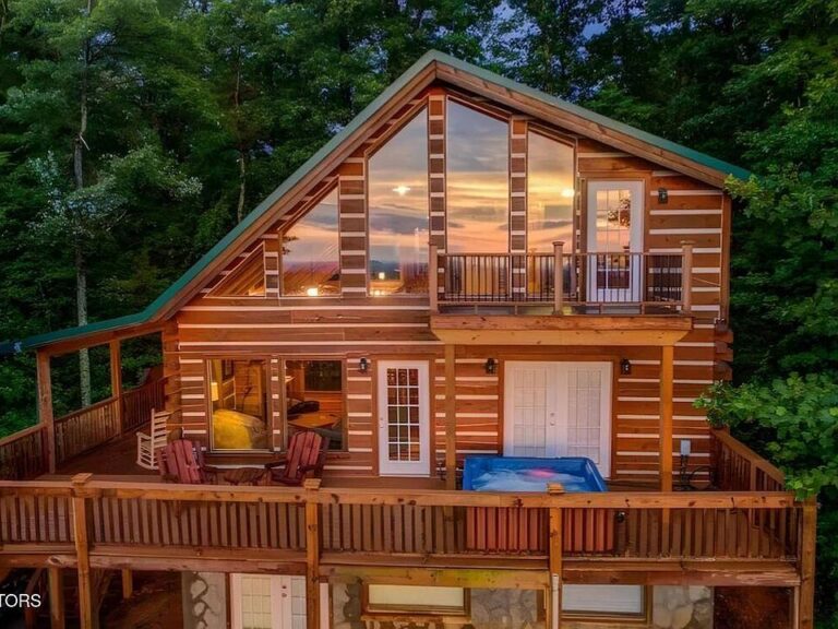 Check out those views!! Stunning mountain lodge in Sevierville. $1,350,000.