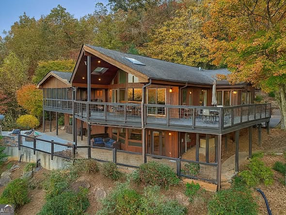 Beautiful water views and setting! C. 1996 retreat in Tiger. $1,595,000.