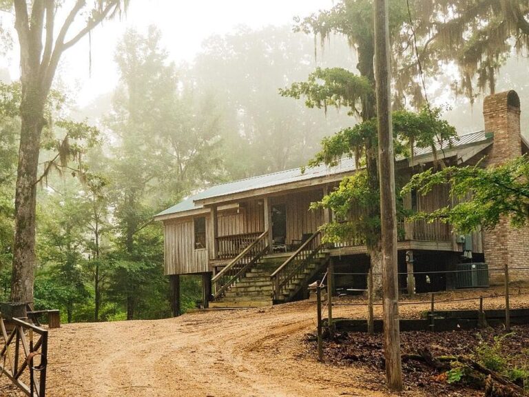 Massive riverfront estate! Over 1,300 acres in Mississippi. $8,215,200.