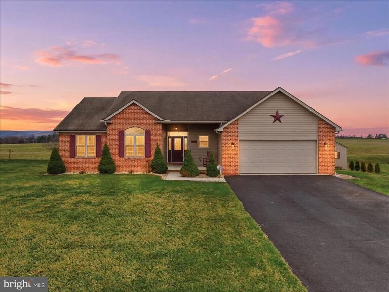 Stunning mountain views! In-ground pool in Pennsylvania. $392,700.