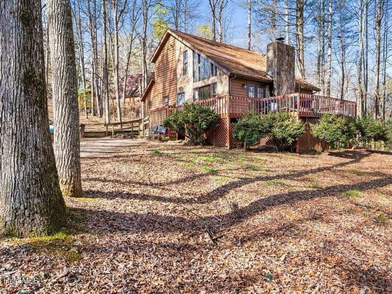 Classic cabin character! C. 1987 in North Carolina. $161,000.