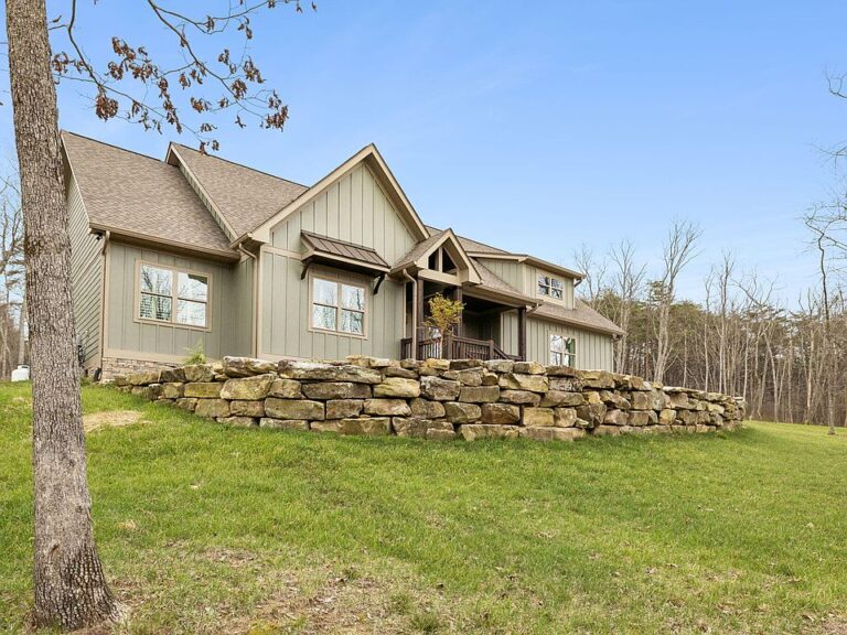 Massive acreage and mountain views! 9.4 private acres in Tennessee. $929,000.