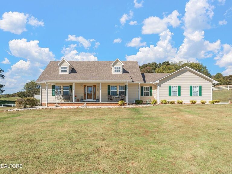 Incredible woodwork! Professional horse farm C. 2007 in Tennessee. $1,400,000.