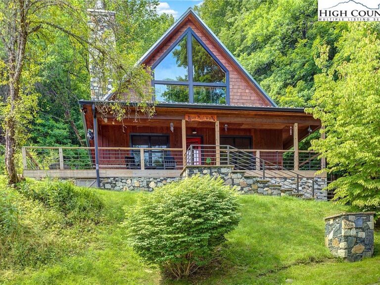 Check out those views!! Over 4 private acres in North Carolina. $875,000.