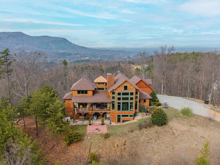 Panoramic views and 54 acres! Modern mountain masterpiece in Tennessee. $4,574,800.
