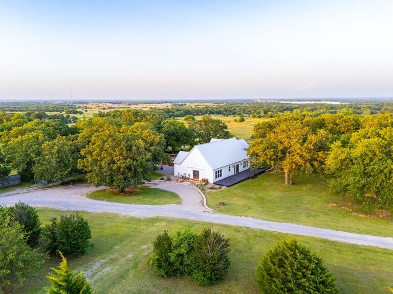 Beautiful pine floors! Great guest suite! C. 2015 in Oklahoma. $799,000.