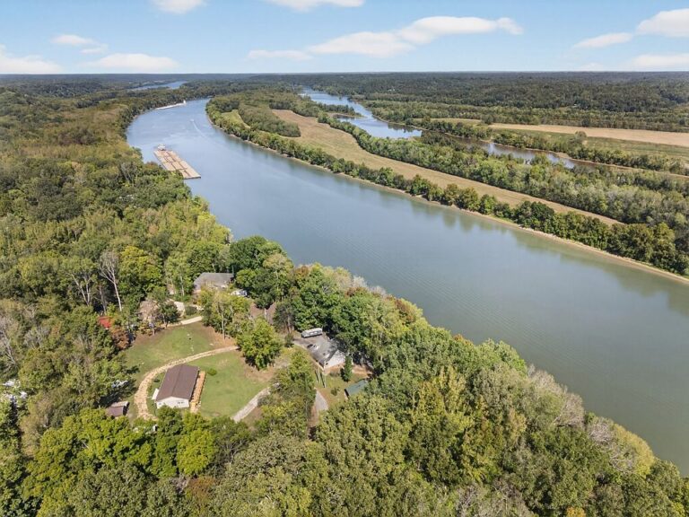 Waterfront views and a hot tub! Lake living in Tennessee. $399,590.