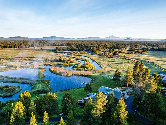 Check out that riverfront!! Nearly 1,500 acres in Oregon. $21,000,000.