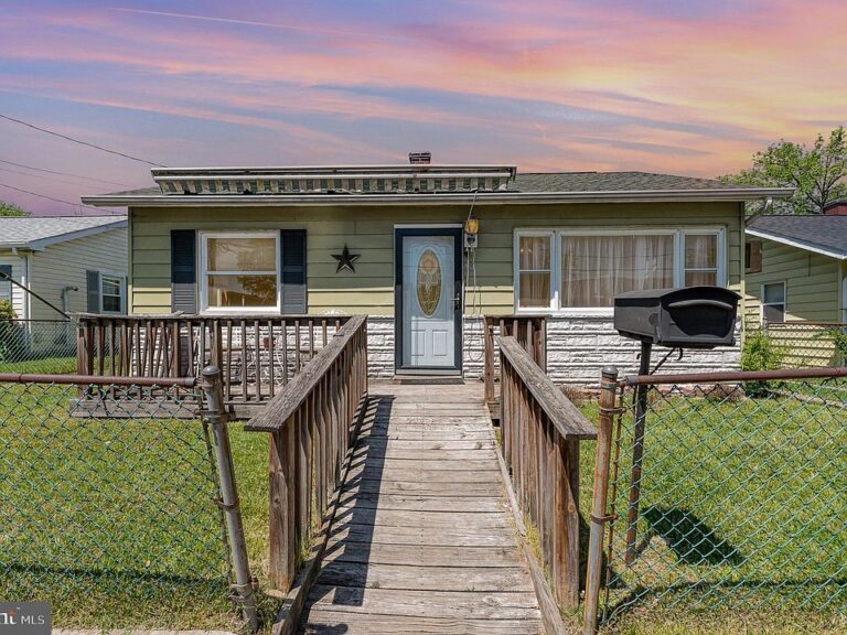 Private pier and water views! Waterfront bungalow in Maryland. $389,900.