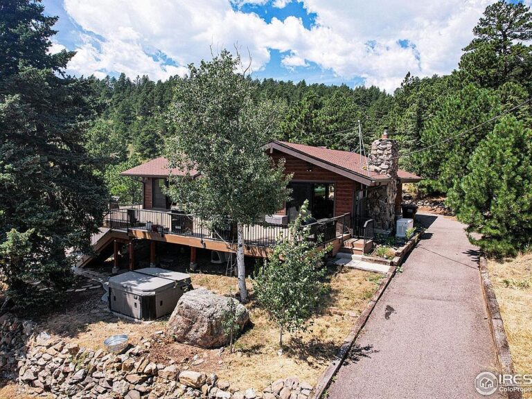 Look at those views!! Over 10 mountain acres in Golden. $1,874,200
