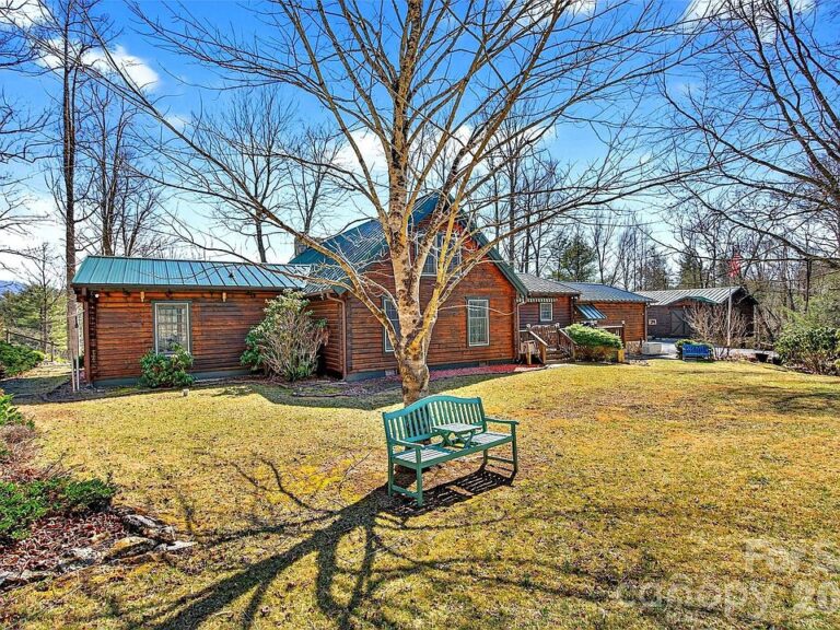 Stunning woodwork and views! C. 2005 mountain home in North Carolina. $995,000.