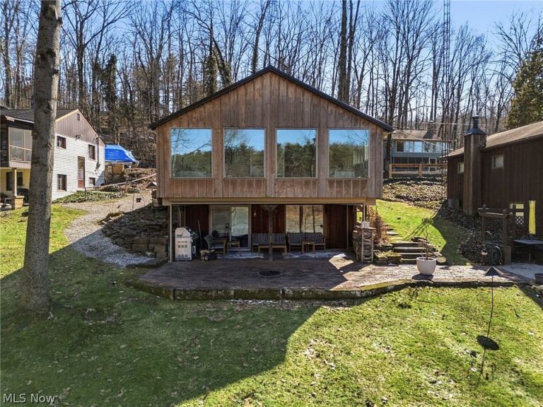Check out the kitchen!! High-end lakefront cottage in Ohio. $349,900.