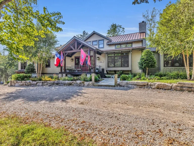 Great getaway spot! 30 private acres with a creek in TN. $3,950,000.