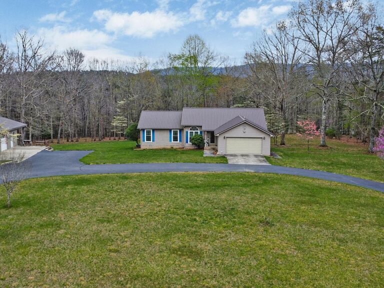 Mountain views and 12 acres of privacy! Ranch home in Tennessee. $639,000.