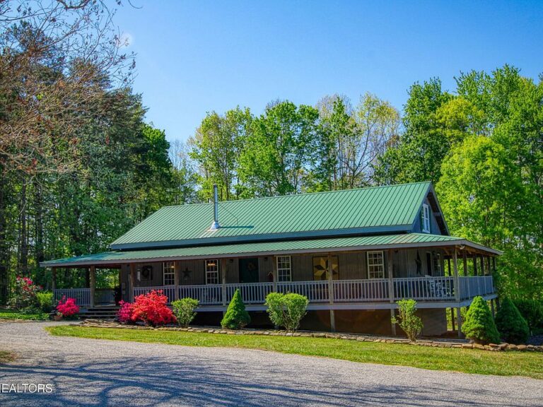 Incredible bluff views! Custom hemlock cabin on 14 acres in Tennessee. $795,000.
