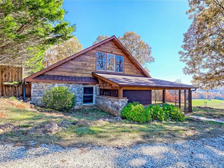 Check out that porch! Farmhouse retreat in South Carolina. $725,000.