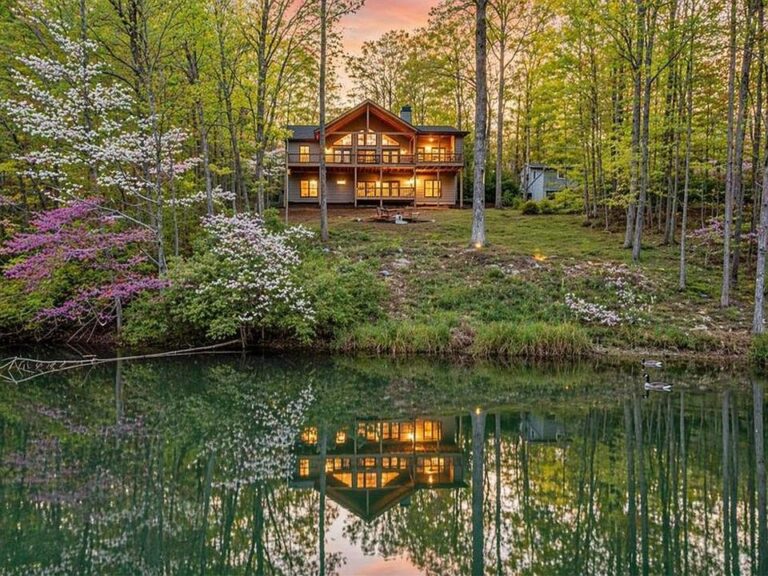 Check out those lake views! Brand new modern rustic cabin in Georgia. $924,900.