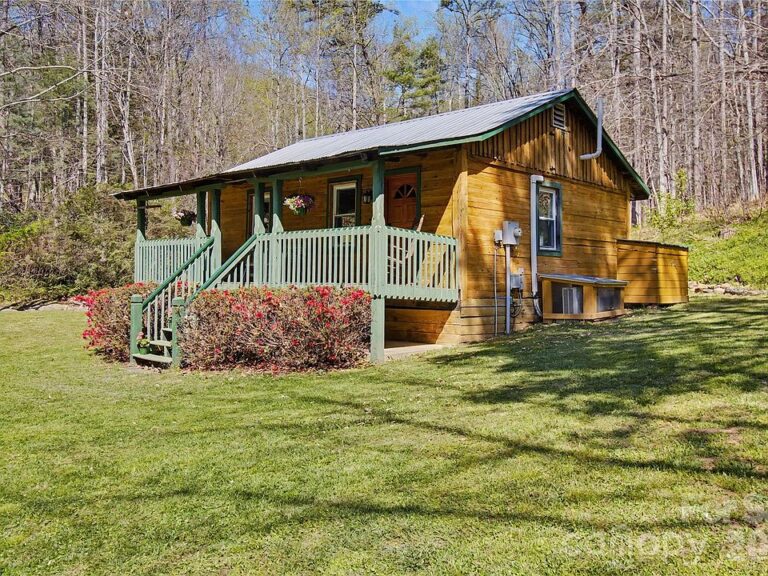 Authentic log cabin! Over 1.7 acres in North Carolina. $259,000.
