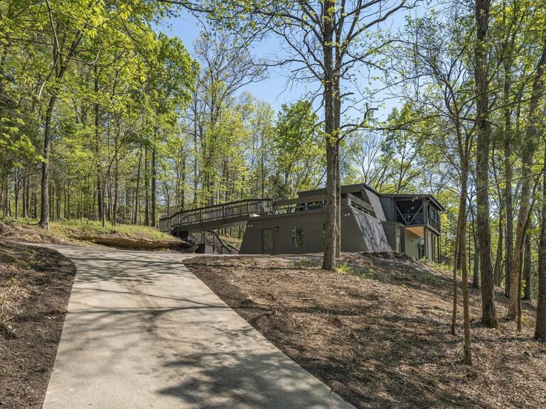 Check out that kitchen archway! Private wooded lot in Tennessee. $979,900.