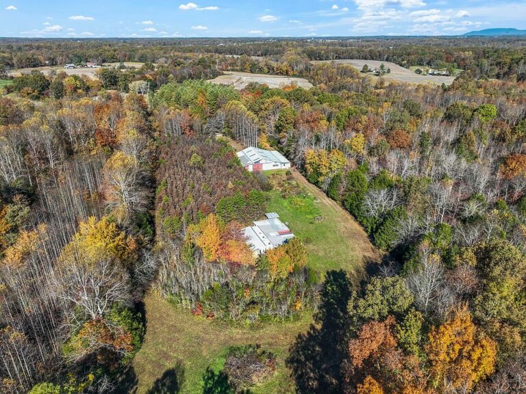 Huge steel shop! Over 36 private acres in Tennessee. $649,000.