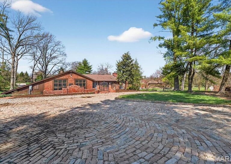 Check out those doors! Custom woodwork in Missouri. $1,299,000.