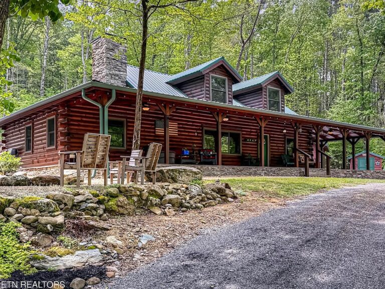 Private creek and pond! 17 acres in Tennessee. $995,000.