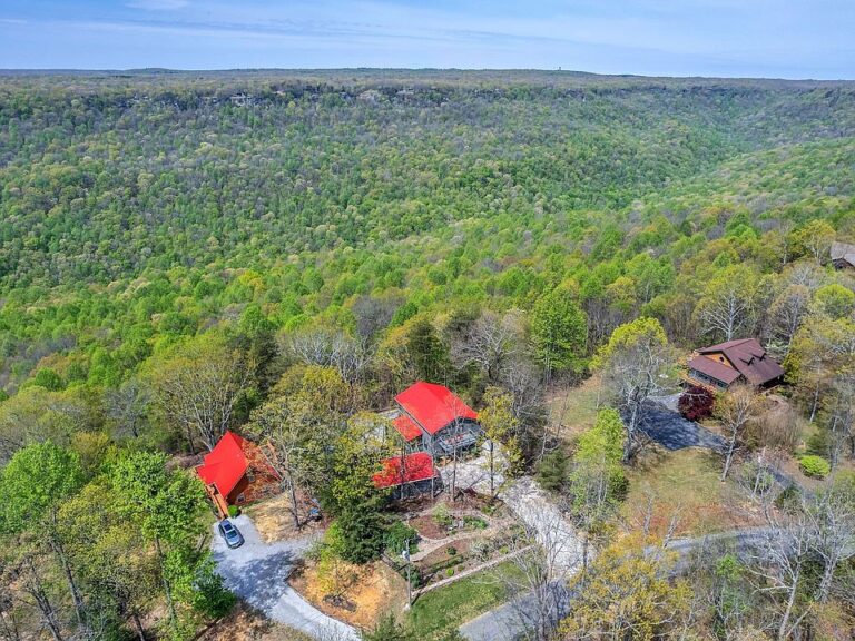 Breathtaking bluff views! Log-style home in Tennessee. $649,000.