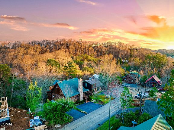 Beautiful wood beams! Modern cabin in Tennessee. $599,900.