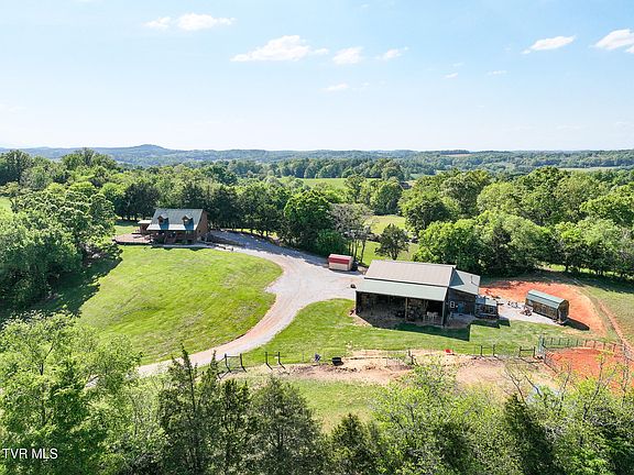 Mountain views and 34 acres! Beautiful log home in Tennessee. $1,100,000.