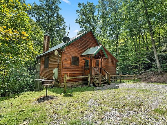 Stunning wooded views! Private 16-acre sanctuary in Tennessee. $399,999.