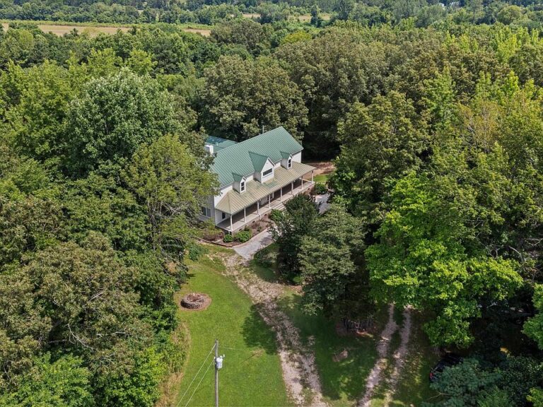 Massive acreage and metal roof! 185 acres in Tennessee. $1,200,000.