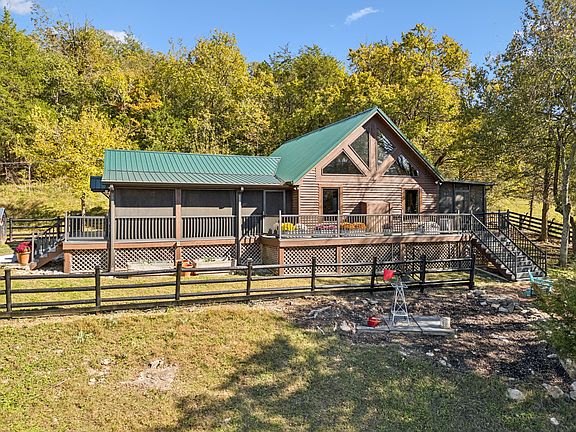 Beautiful views and trails! Over 75 acres in Tennessee. $1,175,000.