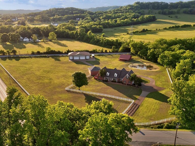 Check out the pond and barn!! Over 5 acres for horses in Tennessee. $3,499,000.