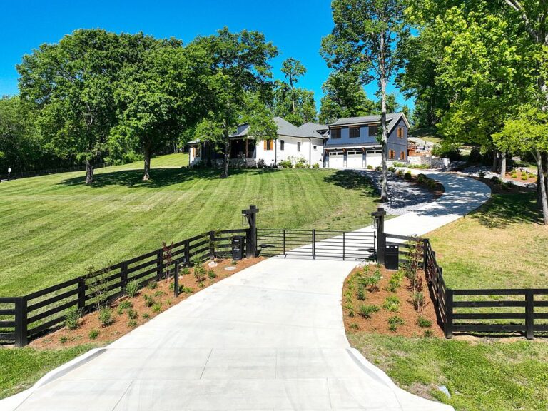 Check out the ceilings!! Over 3 renovated acres in Tennessee. $2,525,000.