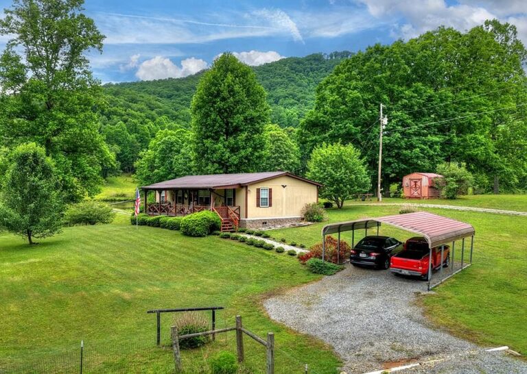 Check out the ponds!! Over 20 rolling acres in Georgia. $670,000.