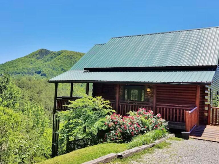 Breathtaking views! Secluded cabin on 6 acres in Tennessee. $849,000.
