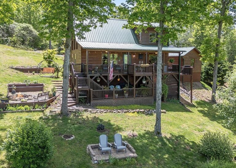 Check out the windows!! Mountain views and vaulted ceilings in NC. $415,000.