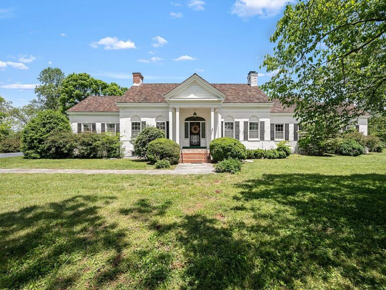 Classic estate vibes! Nearly 6 acres in Tennessee. $449,900.